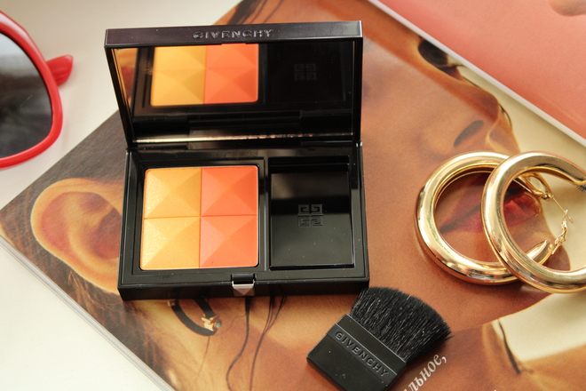 Лето, загар и компактные двухцветные румяна для лица Givenchy Prisme Blush в оттенке 10 power