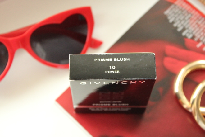 Лето, загар и компактные двухцветные румяна для лица Givenchy Prisme Blush в оттенке 10 power