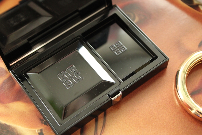 Лето, загар и компактные двухцветные румяна для лица Givenchy Prisme Blush в оттенке 10 power