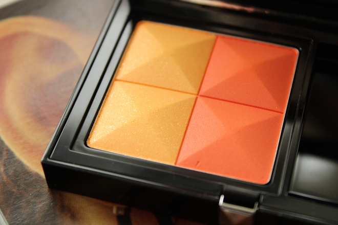 Лето, загар и компактные двухцветные румяна для лица Givenchy Prisme Blush в оттенке 10 power