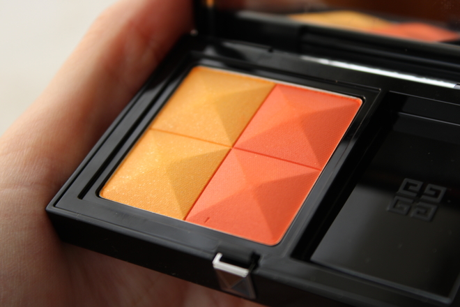 Лето, загар и компактные двухцветные румяна для лица Givenchy Prisme Blush в оттенке 10 power