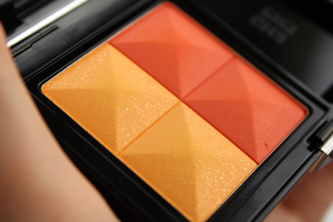 Лето, загар и компактные двухцветные румяна для лица Givenchy Prisme Blush в оттенке 10 power