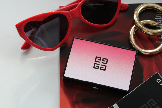 Лето, загар и компактные двухцветные румяна для лица Givenchy Prisme Blush в оттенке 10 power