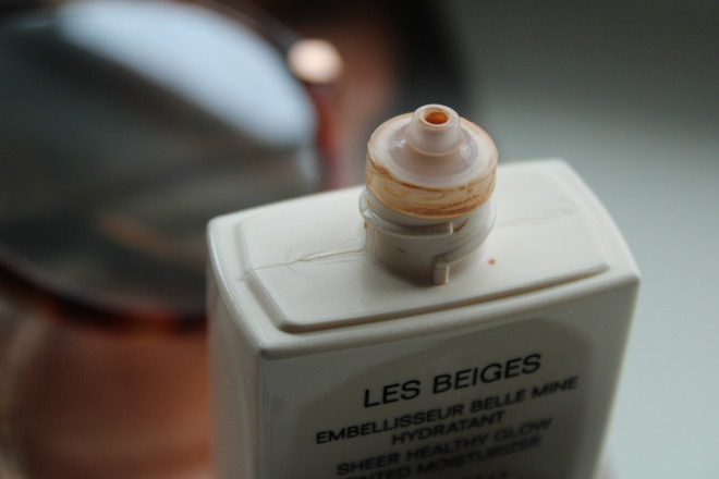 Chanel Les Beiges Sheer Healthy Glow Tinted Moisturizer SPF 30 в оттенке Medium