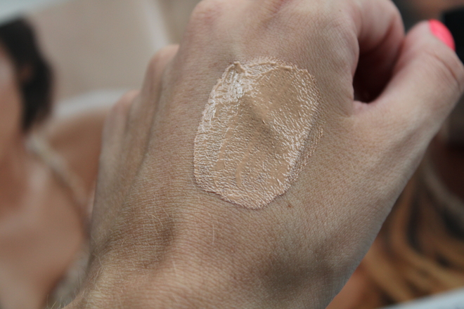 Chanel Les Beiges Sheer Healthy Glow Tinted Moisturizer SPF 30 в оттенке Medium