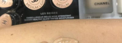 Chanel Les Beiges Sheer Healthy Glow Tinted Moisturizer SPF 30 в оттенке Medium