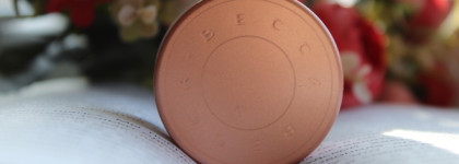 Becca Under Eye Brightening Corrector в оттенке Light to Medium