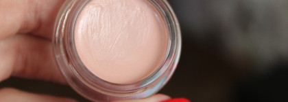 Becca Under Eye Brightening Corrector в оттенке Light to Medium