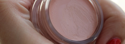 Becca Under Eye Brightening Corrector в оттенке Light to Medium