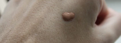 Тональный флюид Chanel Les Beiges Healthy Glow Foundation Hydration and Longwear в оттенке BR32