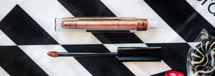 Блеск для губ Lip Strobe от Huda Beauty в оттенке Shameless