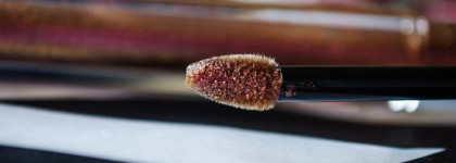 Блеск для губ Lip Strobe от Huda Beauty в оттенке Shameless