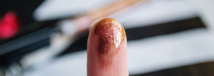 Блеск для губ Lip Strobe от Huda Beauty в оттенке Shameless