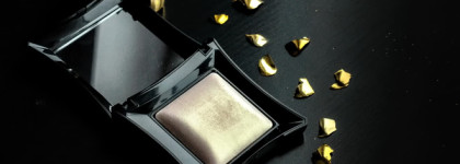 Пудра - хайлайтер Beyond Powder в оттенке # Deity от illamasqua