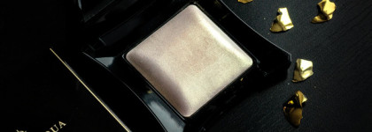 Пудра - хайлайтер Beyond Powder в оттенке # Deity от illamasqua