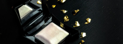 Пудра - хайлайтер Beyond Powder в оттенке # Deity от illamasqua