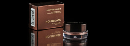 Glitter Eyeshadow от Hourglass в оттенке # Aura