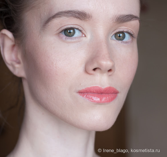 И еще немножко про Shiseido. Лак - блеск Lacquerink в оттенке # 312 Electro Peach