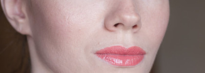 И еще немножко про Shiseido. Лак - блеск Lacquerink в оттенке # 312 Electro Peach