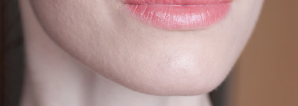 И еще немножко про Shiseido. Лак - блеск Lacquerink в оттенке # 312 Electro Peach
