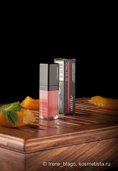 И еще немножко про Shiseido. Лак - блеск Lacquerink в оттенке # 312 Electro Peach