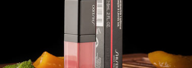 И еще немножко про Shiseido. Лак - блеск Lacquerink в оттенке # 312 Electro Peach