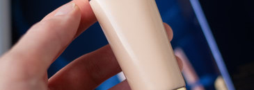 Увлажняющий тональный крем Futurist Hydra Spf 45 от Estée Lauder (# 1N0 Porcelain)