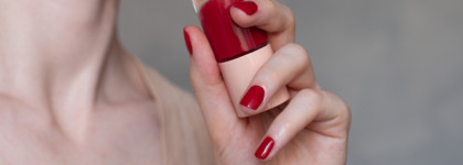 Красивый красный. Лак Vernis à Ongles от Gucci (#504 Myra Crimson)