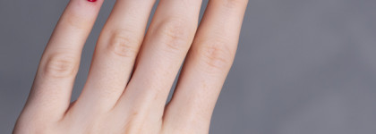 Красивый красный. Лак Vernis à Ongles от Gucci (#504 Myra Crimson)