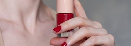 Красивый красный. Лак Vernis à Ongles от Gucci (#504 Myra Crimson)