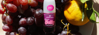 Glossy Jelly Nail Polish (#01 Summer Splash). Essence Spring Summer 2024 Collection