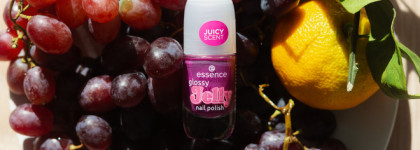 Glossy Jelly Nail Polish (#04 Bonbon Babe). Essence Spring Summer 2024 Collection