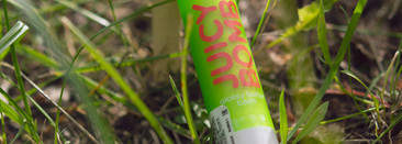 Трава не везде зеленая. MAC squirt plumping gloss stick #15 Like squirt / Essence Juicy bomb glossy butter balm #04 Kiwi to my Heart