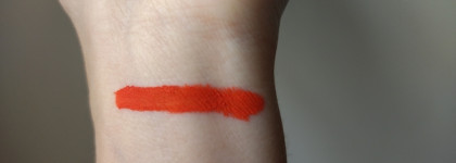 Сомнительная новинка, часть 2: жидкие тени Moira Superhyped Liquid Pigment