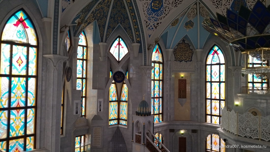 больше всего в религиозной архитектуре обожаю витражи!! красота неописуемая