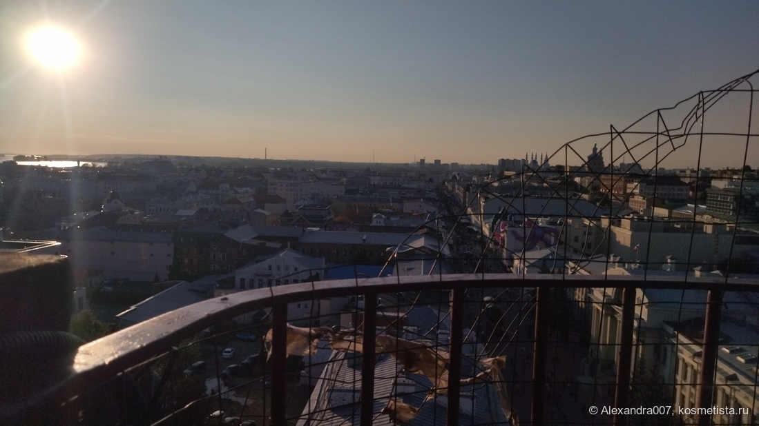 а из нашего окна площадь Красная видна...