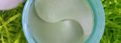 Не представляю своей жизни без патчей. Мои любимые - Aloe soothing essence 80% hydrogel eye patch Holika Holika