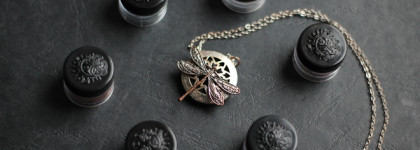 Sigil Inspired от Tammy Tanuka. Светлый замок, часть первая. Дева чистоты, Лапочка, Фарфоровая куколка, Обучающая почтовых голубок, Великолепная во всём