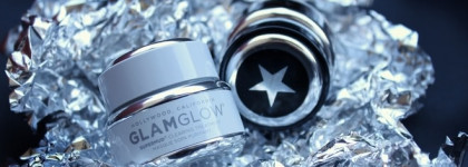 Сравнение чёрной и белой масок GlamGlow. Youthmud Tinglexfoliate Treatment и Clearing supermud treatment