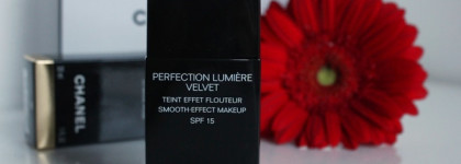 Chanel Perfection Lumiere Velvet Тональный флюид SPF 15 в оттенке 22 Beige Rose