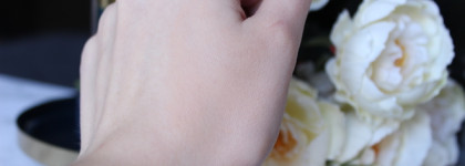 Тональная основа Catrice HD Liquid Coverage Foundation в оттенке 010 Light Beige. Эффект фотошопа за 500 рублей