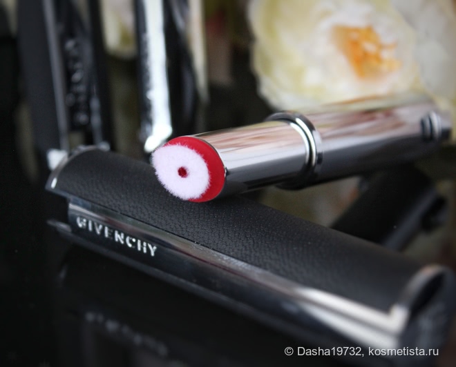 Жидкая губная помада Givenchy Le Rouge Liquide в оттенках Nude Cachemire (101) и Nude Velours (107)