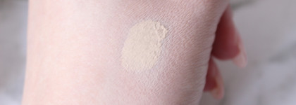 Тонирующий мусс Catrice 1 Minute Face Perfector 010 и Консилер Catrice Liquid Camouflage - High Coverage Concealer в оттенке 010 Porcellain