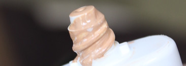 You better work! Essence Тонирующий крем 10 light и Спрей-фиксатор макияжа