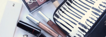 Косметичка в отпуск для городского отдыха: уход, декор, парфюм