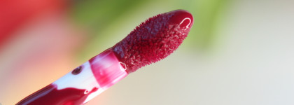 Масло для губ Clarins Lip Comfort Oil Intense в оттенке 05 Intense Pink