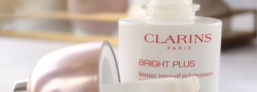 Ровный цвет лица с Clarins White Plus Mousse Creme и Clarins Bright Plus Serum