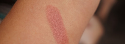 Оттенок, который не исчезает из моей косметички никогда... Maybelline Hydra Extreme в оттенке "бежево-розовый"