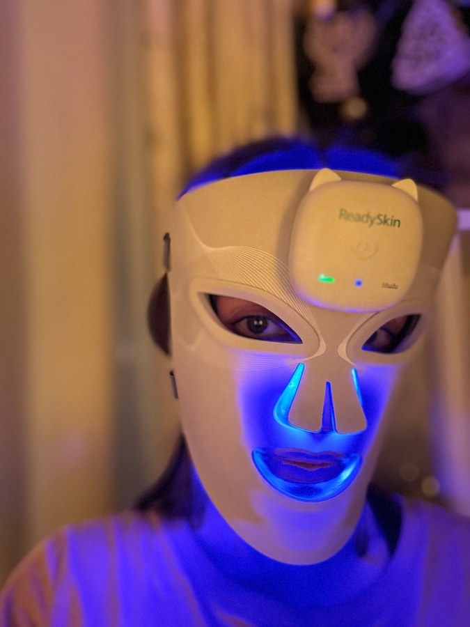 Синий свет отлично помогает после чистки