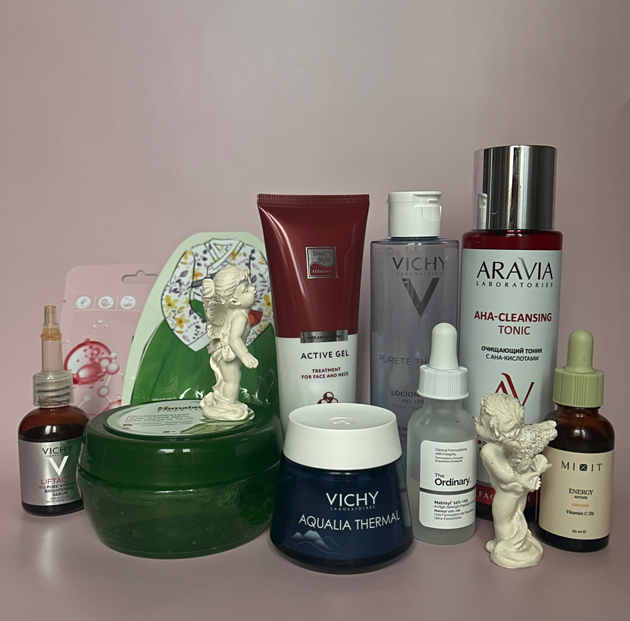 Под EMS я использую воду, и водно-гелевые основы: сыворотки,эссенции,ампулы,гели алоэ,маски-желе и маски-гели,лосьоны,тоники,тонеры,тканевые маски без эмульсионной составляющей,гель-кремы и кремы-желе,и,конечно,токопроводящие гели.